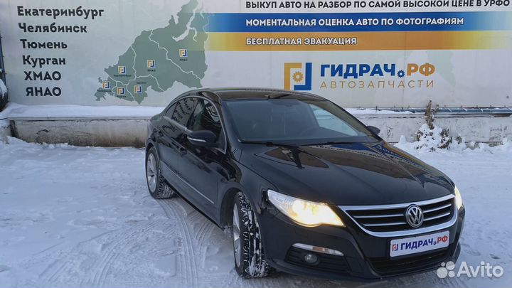 Кожух рулевой колонки нижний Volkswagen Passat CC