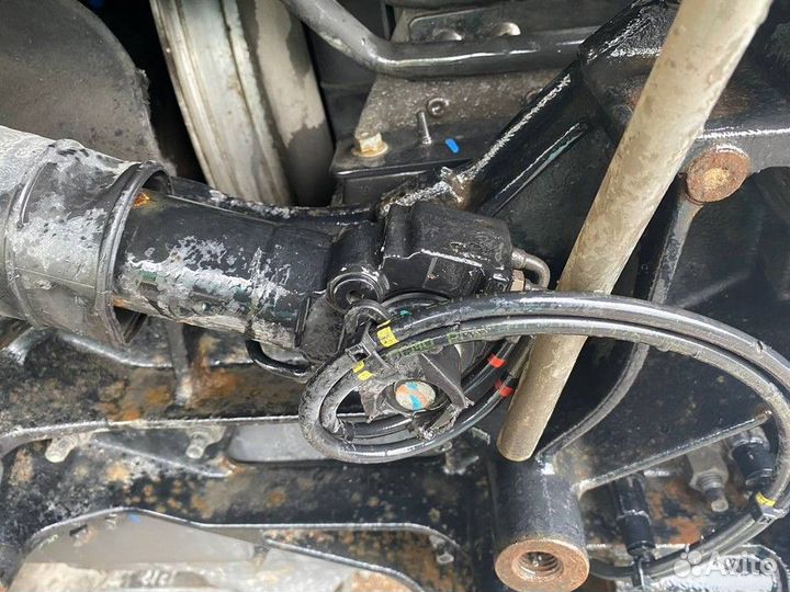 Цилиндр подъема кабины правый Renault T