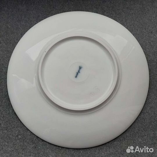 Антикварная рельефная тарелка кпм мальчикс барашко