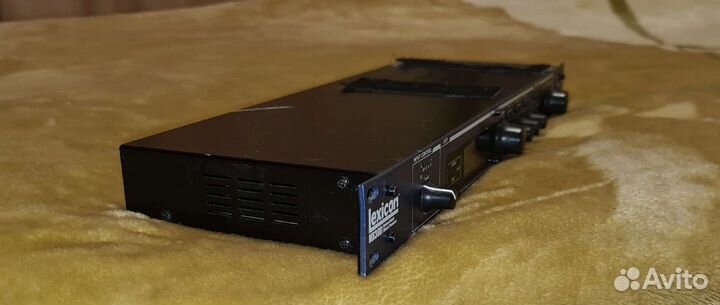 Вокальный процессор Lexicon MX 300