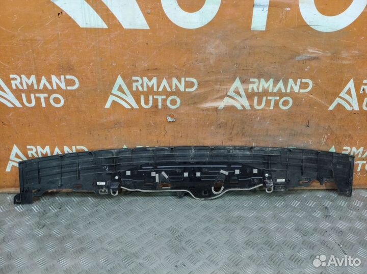 Накладка бампера верхняя задняя Toyota Land