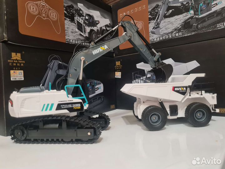 Экскаватор, самосвал на пульте управления