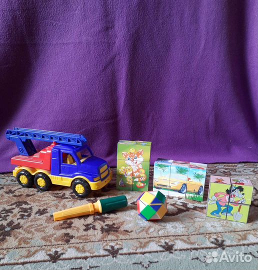 Детские игрушки разные, конструктор, кубики