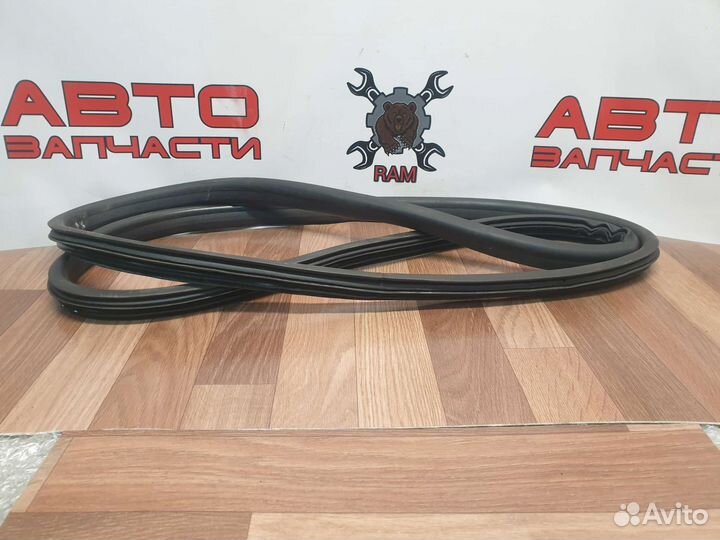 Уплотнитель передней левой двери Renault Kaptur