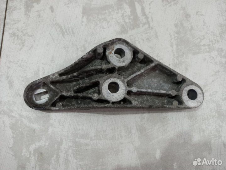 Кронштейн Audi S6 C5 2002