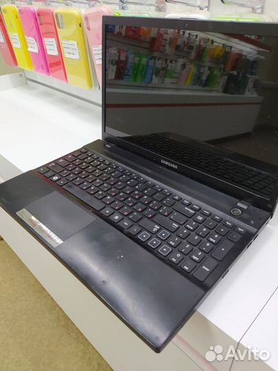 Ноутбук Samsung NP305V5A-T0BRU