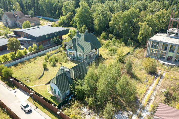 Коттедж 660 м² на участке 39 сот.