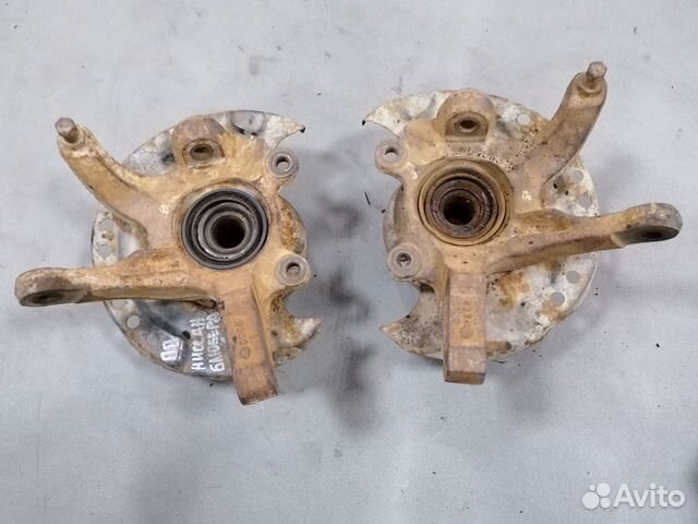 Кулак поворот.перед.Nissan Bluebird CD20 2.0 1987