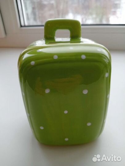 Копилка и статуэтка кошечка