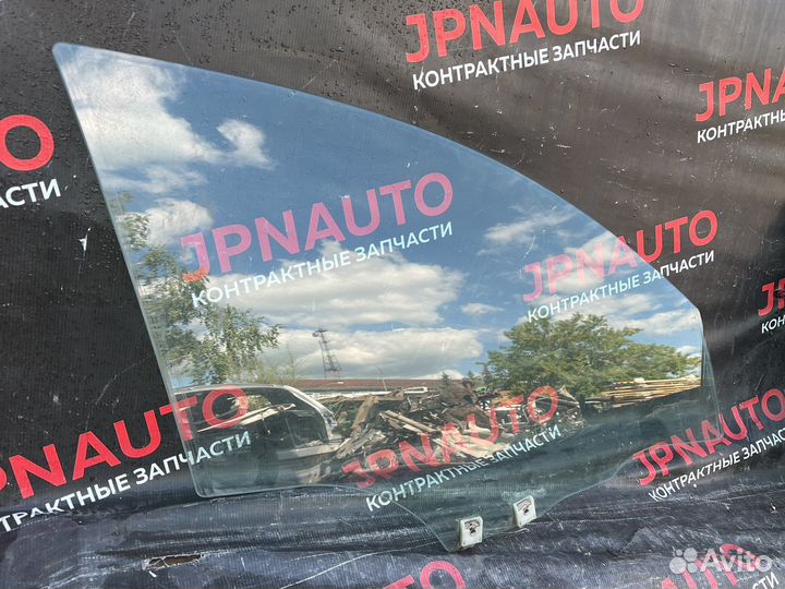 Стекло переднее правое Mazda 3 BK седан