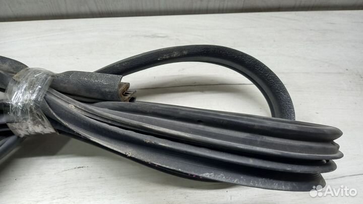 Уплотнитель двери передней правой Renault Logan 1