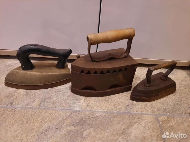 Угольный утюг