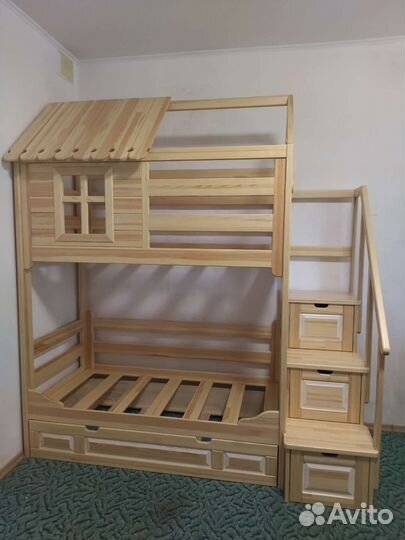 Кровать двухъярусная домик