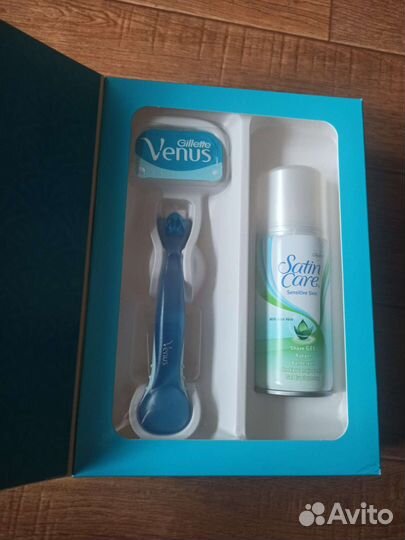 Бритва (станок) Venus с кассетой (3 лезвия)