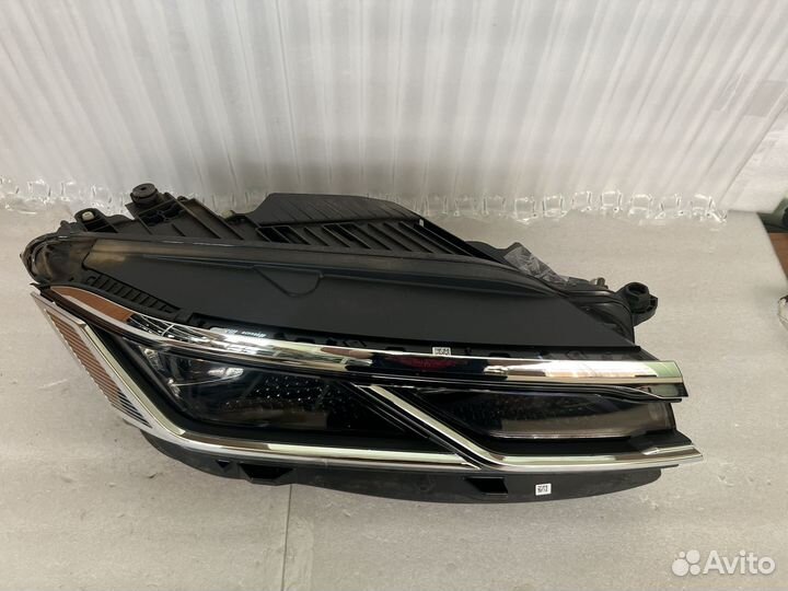 Правая фара VW touareg 3 Matrix