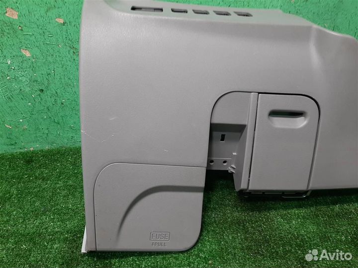 Накладка торпедо подрулевая Mitsubishi Grandis 20