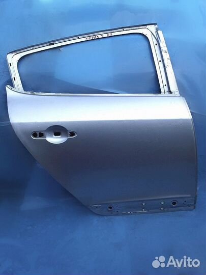 Дверь задняя правая Renault Megane III
