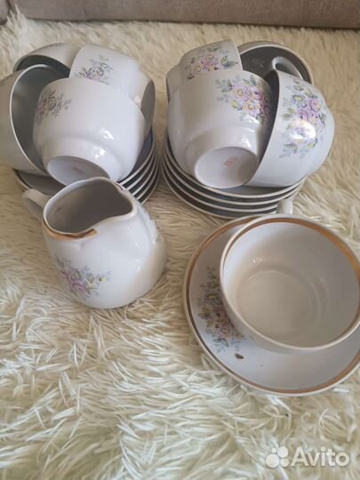 Чашки с блюдцами