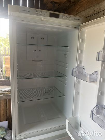 Холодильник Samsung