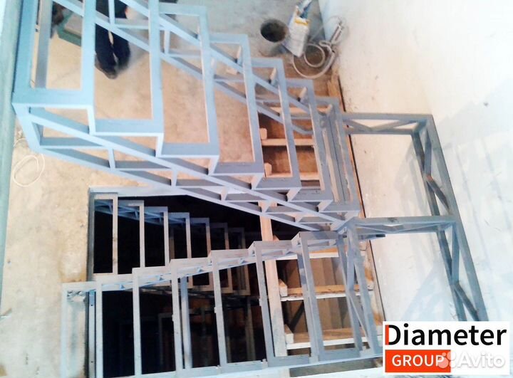 Изготовление металлической лестницы с обшивкой