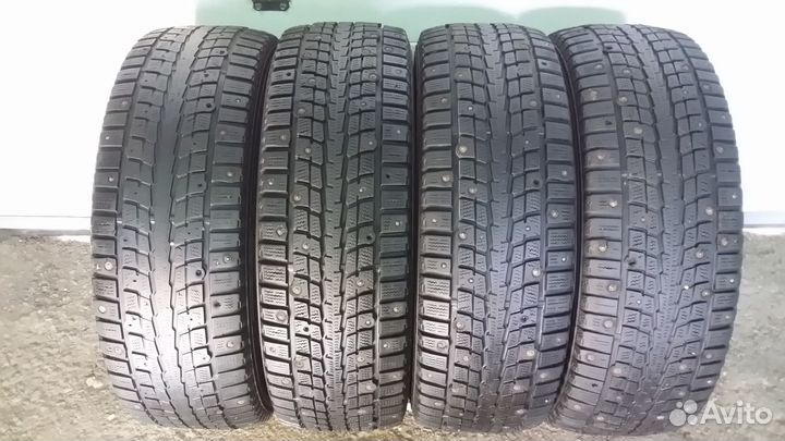 Dunlop SP Winter Ice 01 215/65 R16