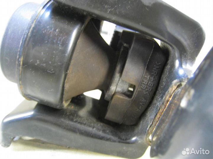 Опора (подушка) двигателя правая Toyota Yaris P13