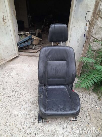 Сиденье дверные карты на митсубиси Паджеро чёр кож