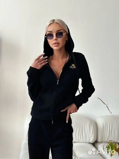 Костюм спортивный