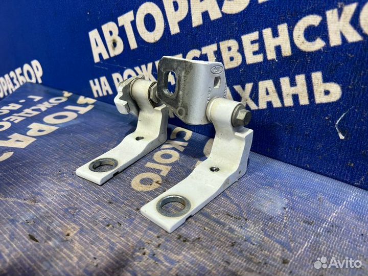 Петля двери Ford Focus 3 седан 2013