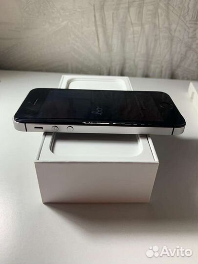 iPhone SE, 32 ГБ