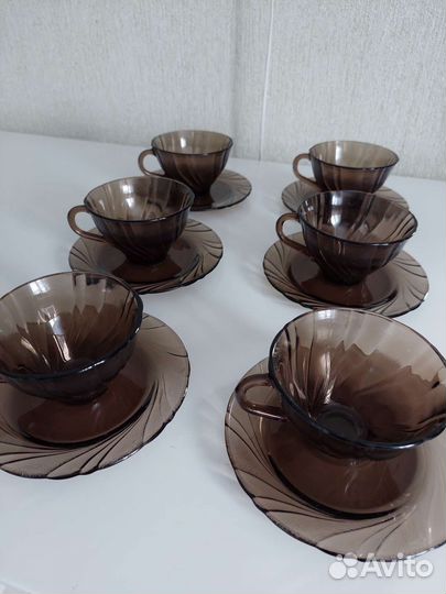 Чайные чашки с блюдцами