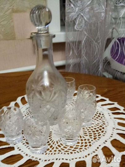 Графин с рюмками