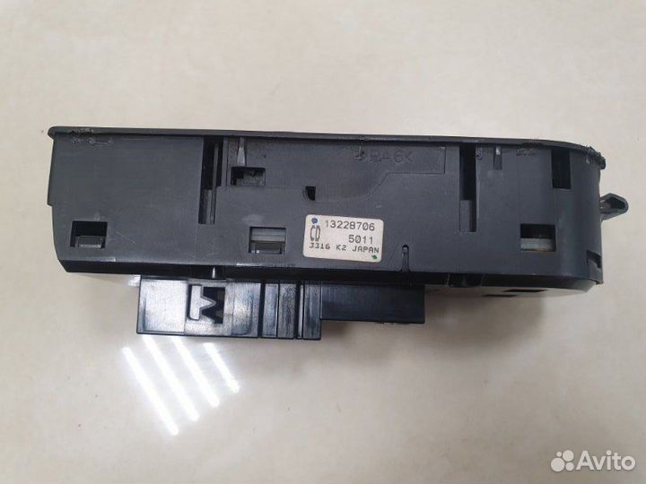 Блок управления стеклоподъемниками Opel Astra Gtc