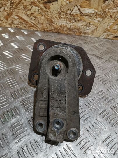 Кронштейн опоры двигателя правый Chevrolet Lacetti