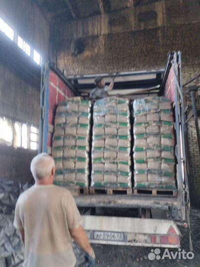 Уголь древесный в мешках