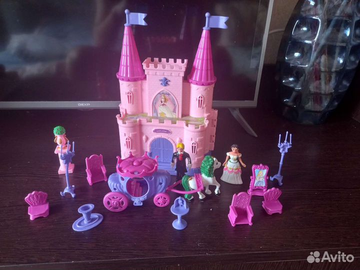 Замок, с фигурками