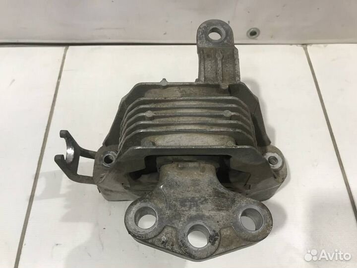 Опора двигателя правая Chevrolet Cruze