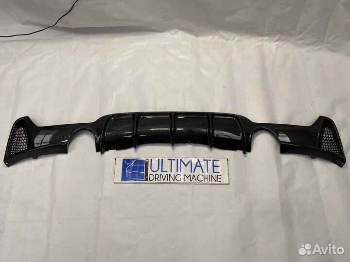 Диффузор перфоманс на BMW F32 в стиле карбон