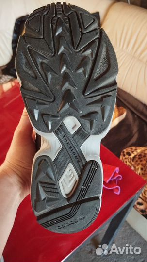 Кроссовки adidas Yung 1