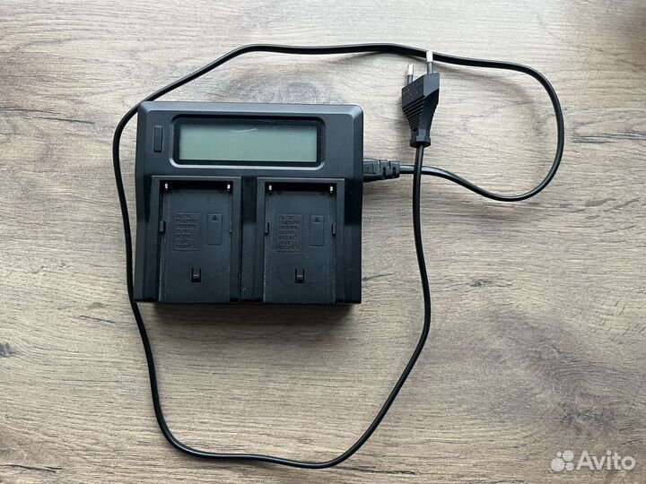 Зарядное устройство на 2 батареи NP-F550