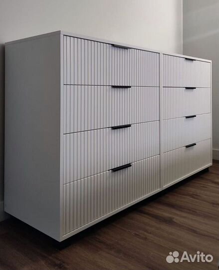Комод с 8 ящиками