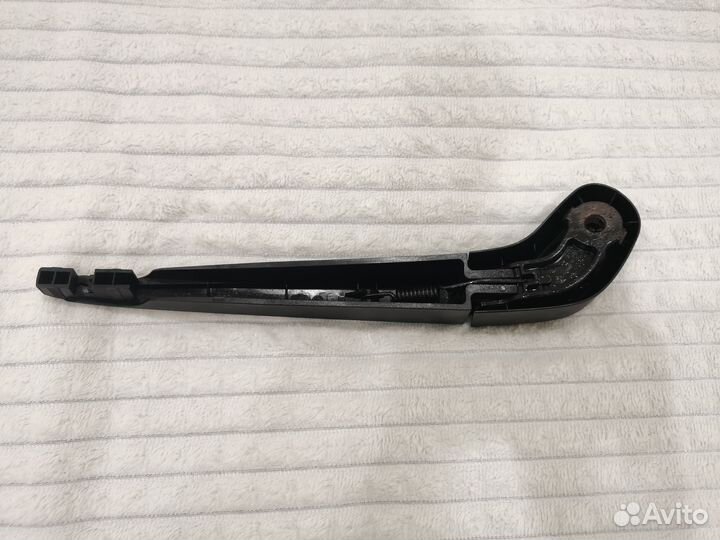 Рычаг заднего стеклоочистителя