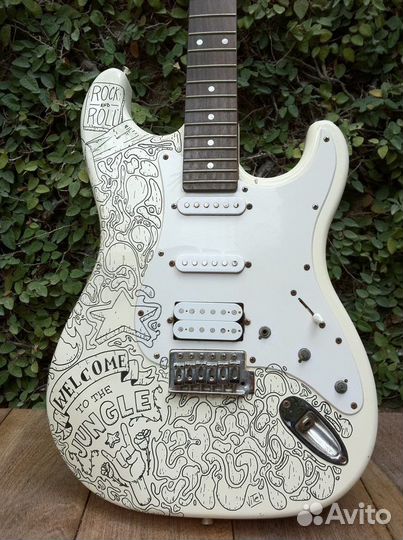 Арт-рисунок на музыкальном инструменте