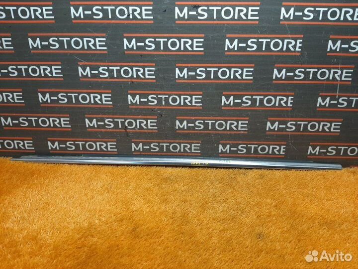 Молдинг стекла внешний передний левый