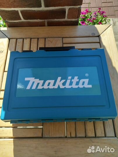 Перфоратор makita 2470 с набором буров.Новый