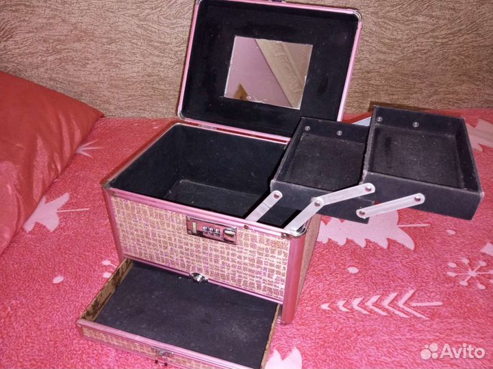 Сундук для косметики