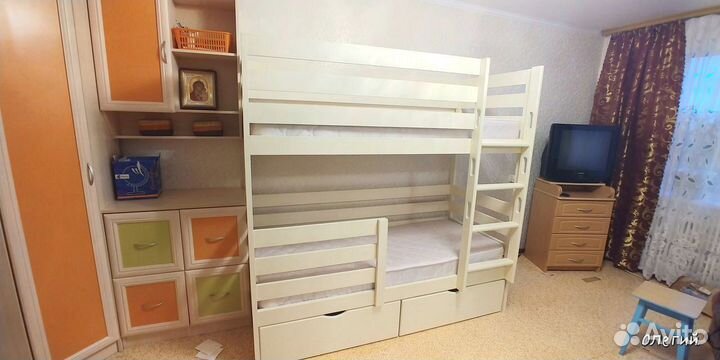 Двухъярусная кровать из массива