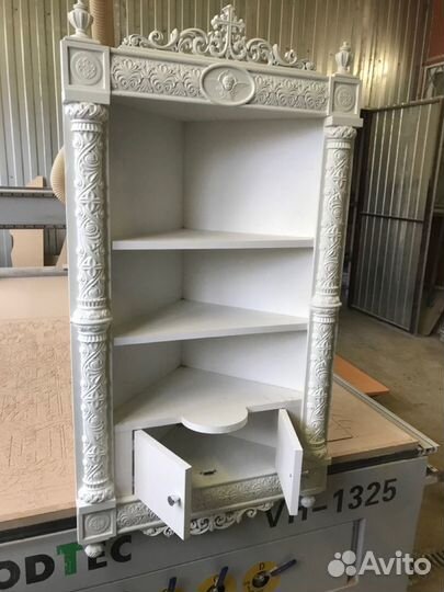 Полка угловая для икон