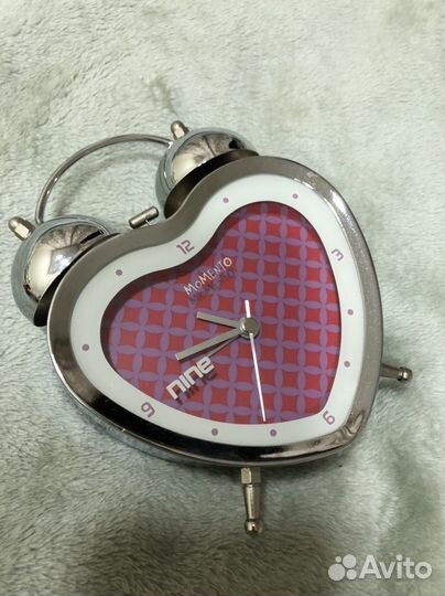 Будильник красный куб