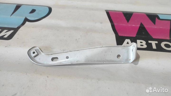 Кронштейн крыла правый Ford Mustang 6 рест. 2019